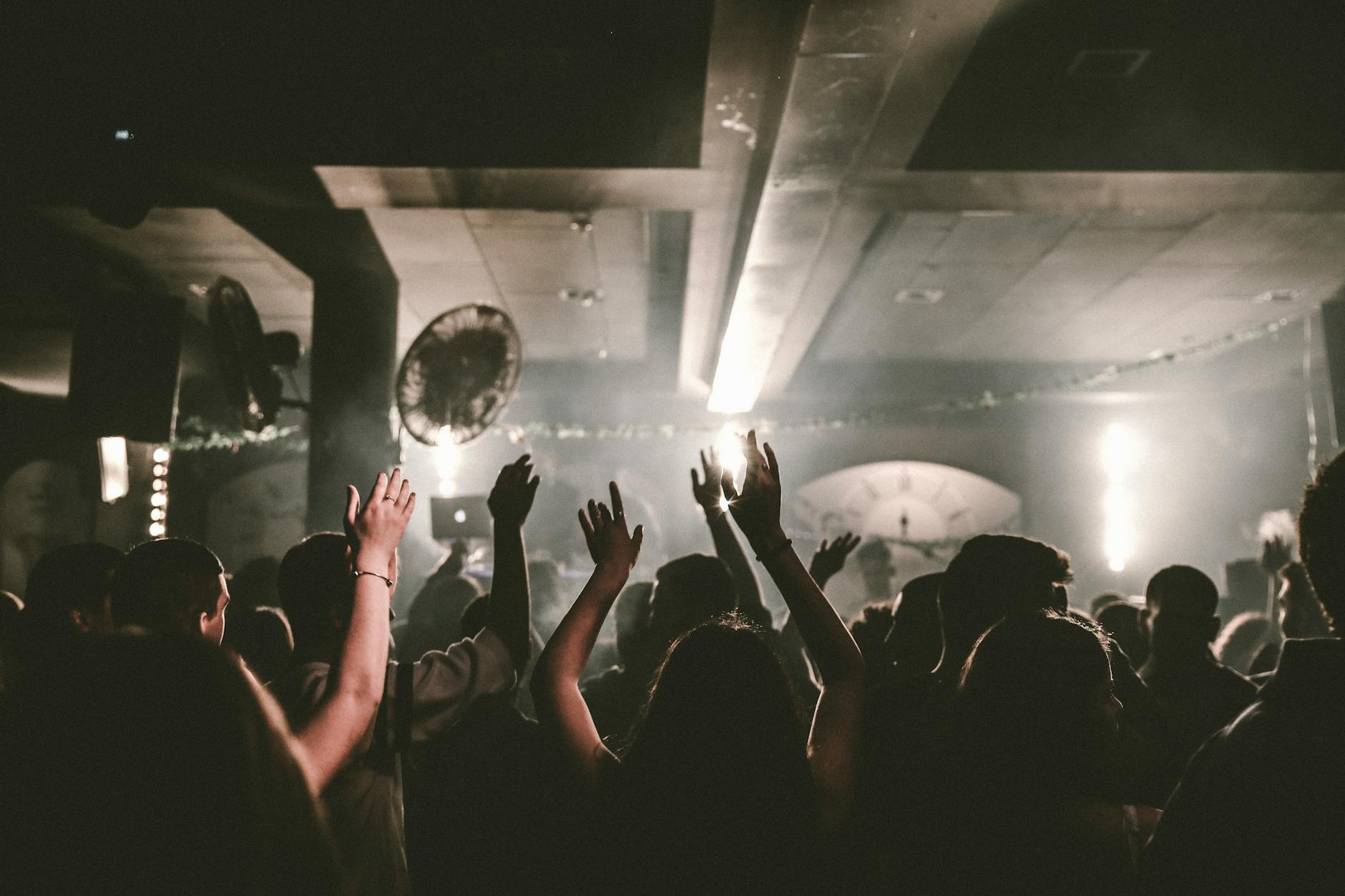 best clubs in miami party crowd