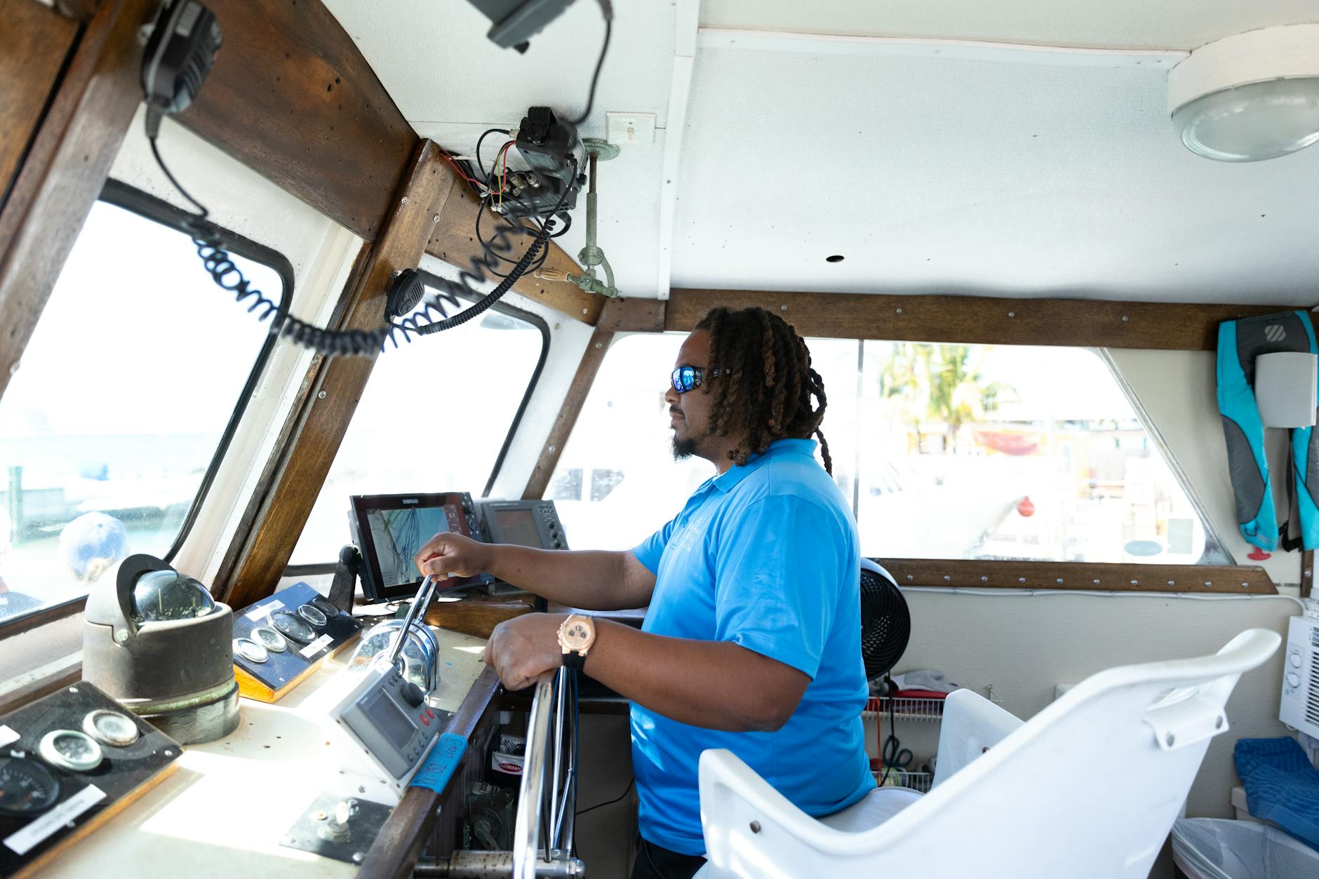everglades airboat tours captain steering