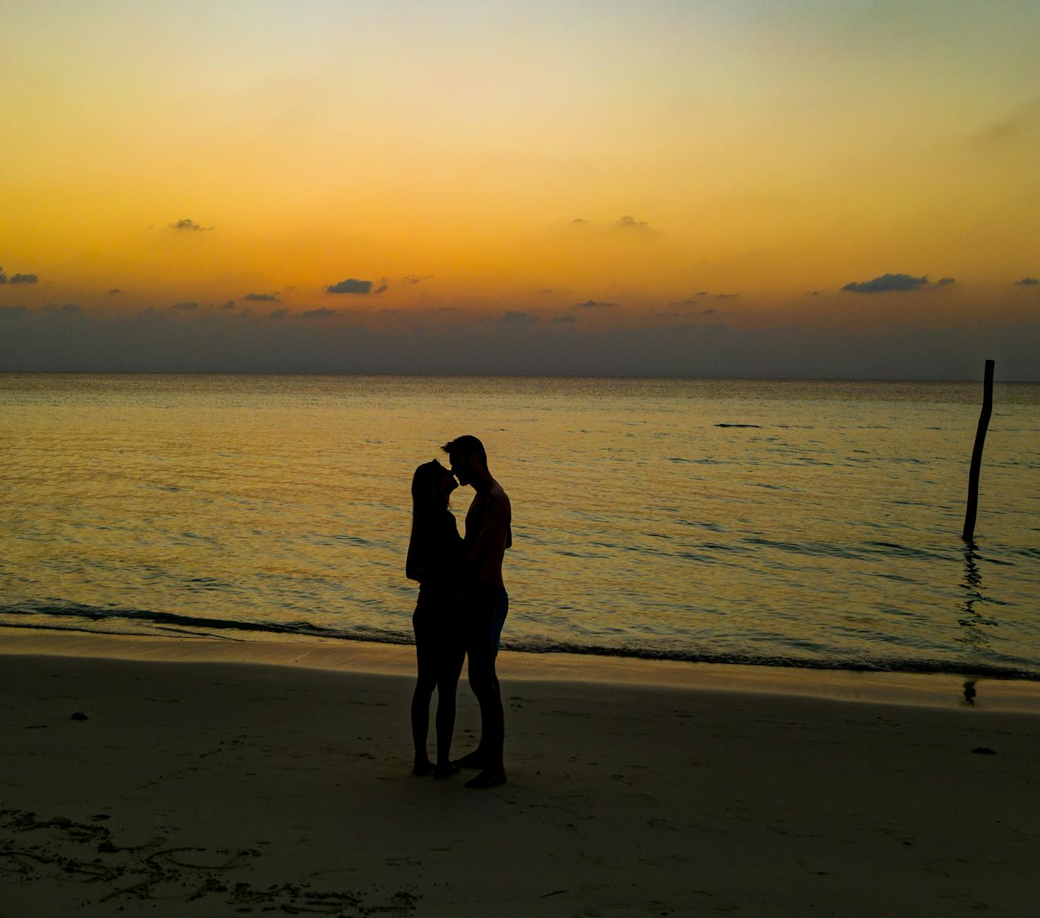 miami anniversary trip couple sunset