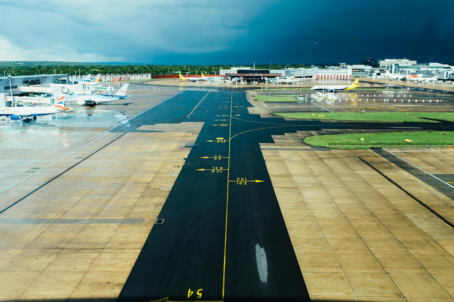 miami airport guide runway plane