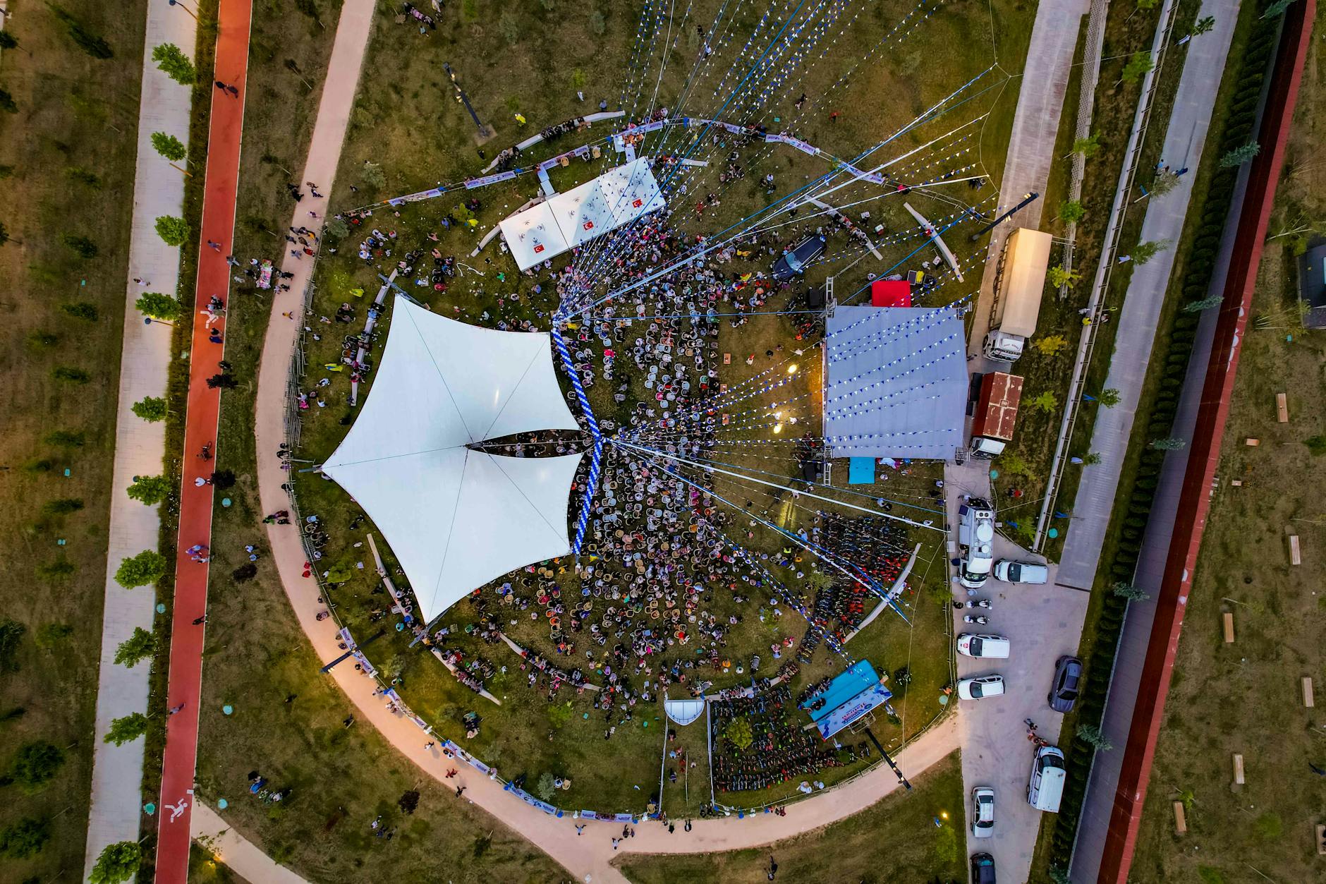 miami on a budget free park concert