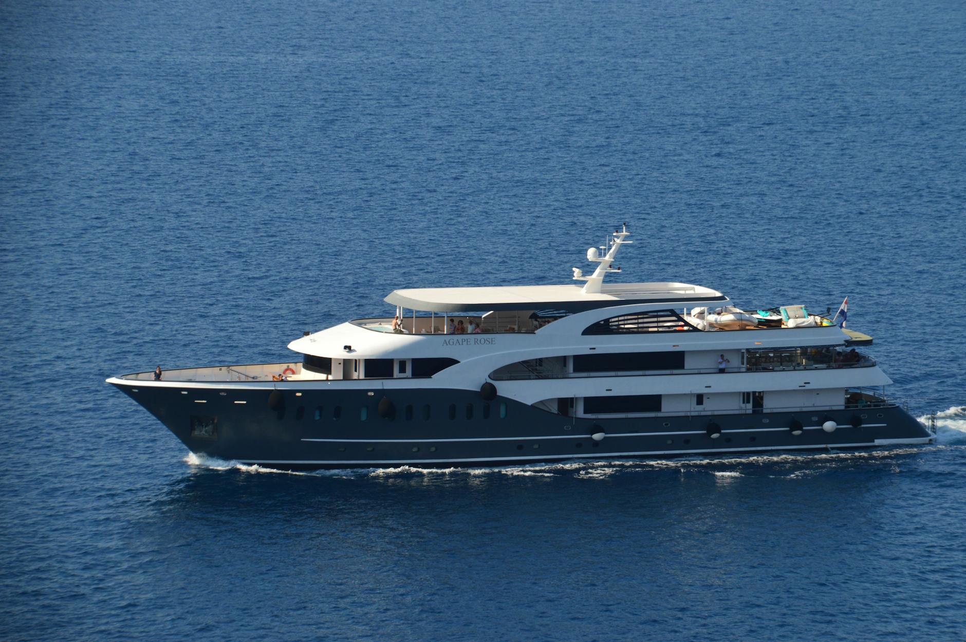 miami boat show luxury yacht display