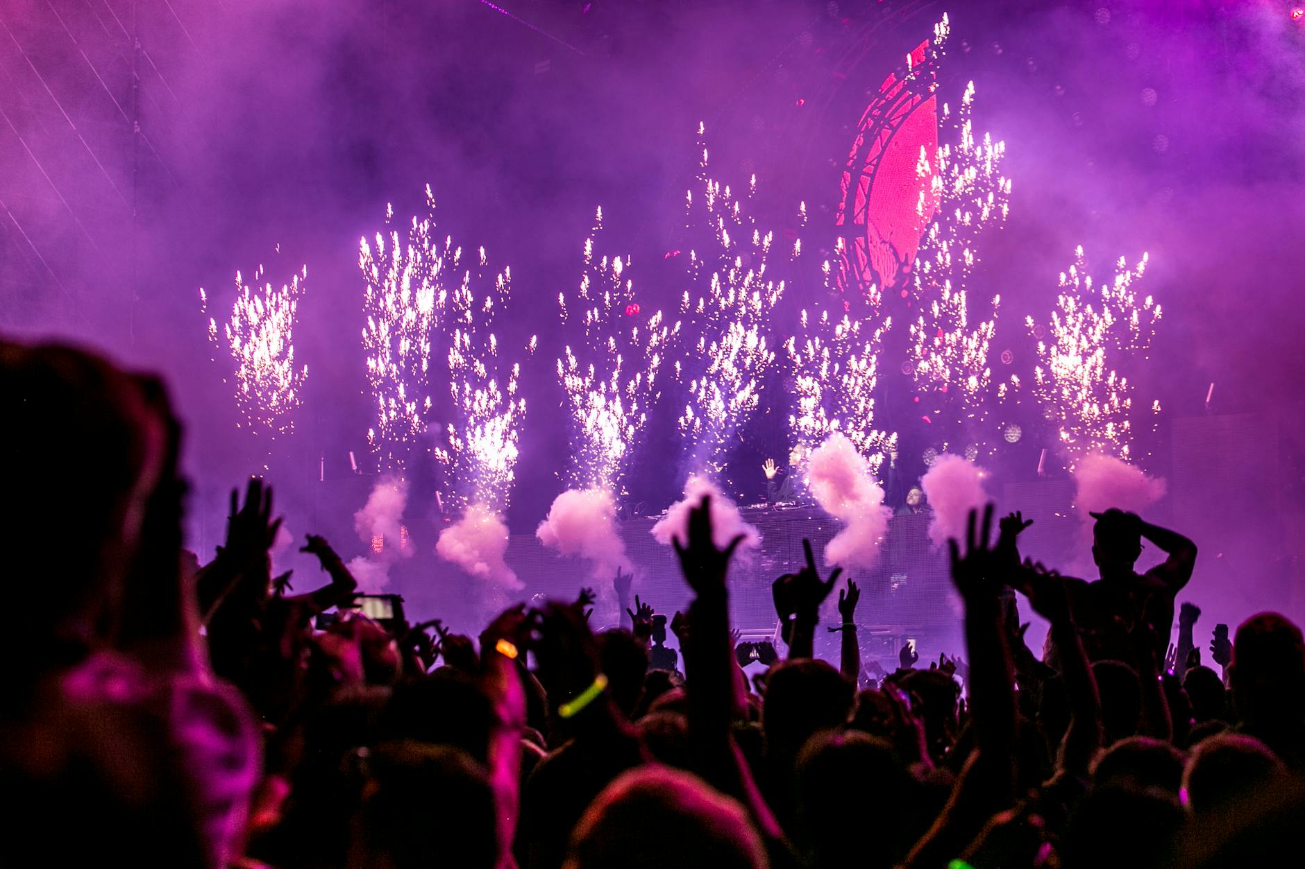 ultra music festival miami crowd lights