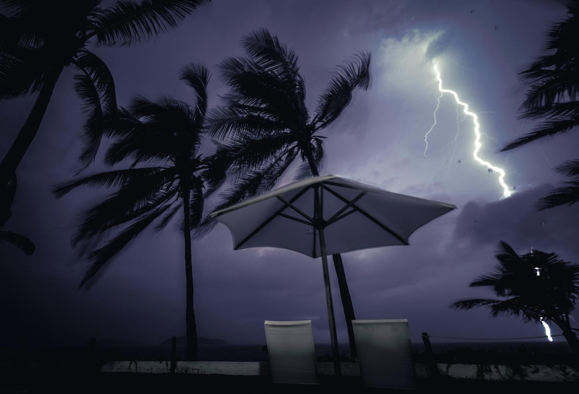 miami weather by month thunderstorm