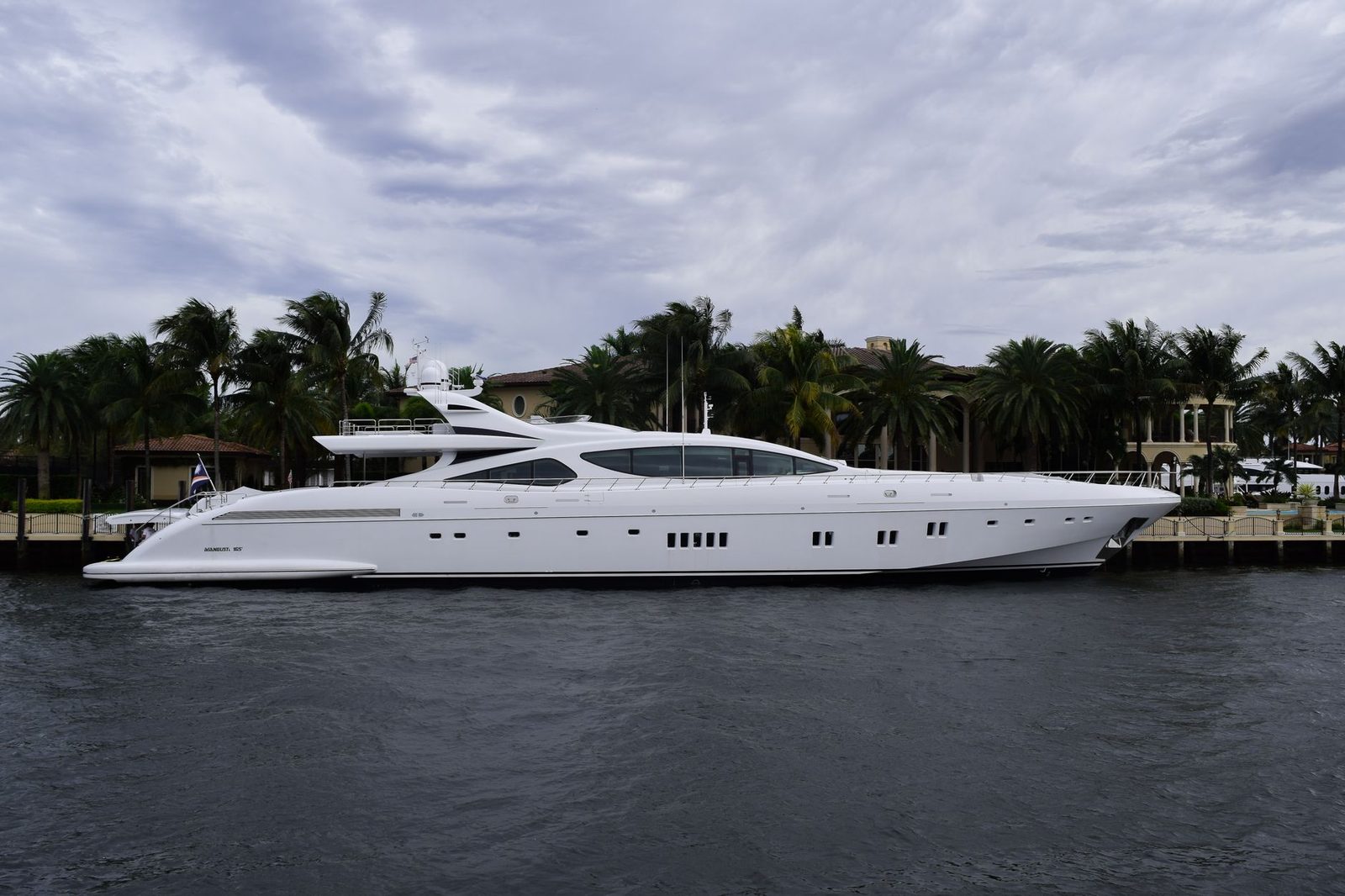 yachts on a florida intracoastal waterway